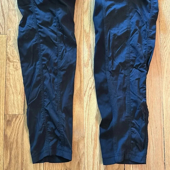 Lululemon sz 4 black track pants 26” inseam pockets great pre owned condition - Picture 3 of 8